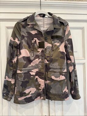 Divided Women's Camouflage Utility Jacket in Olive and Pink